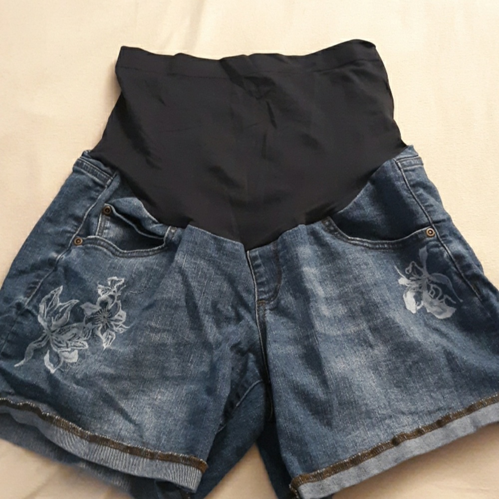 Maternity shorts